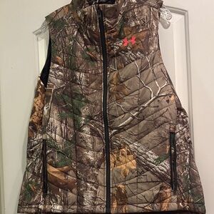 NWOT Under Armour Woodland Camo Vest with Pink Accent  Size Large